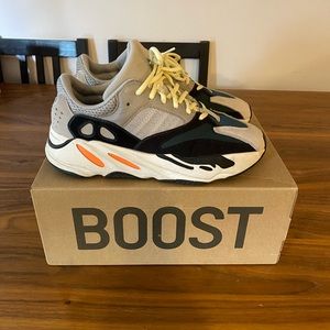 Yeezy Boost 700 Sz10